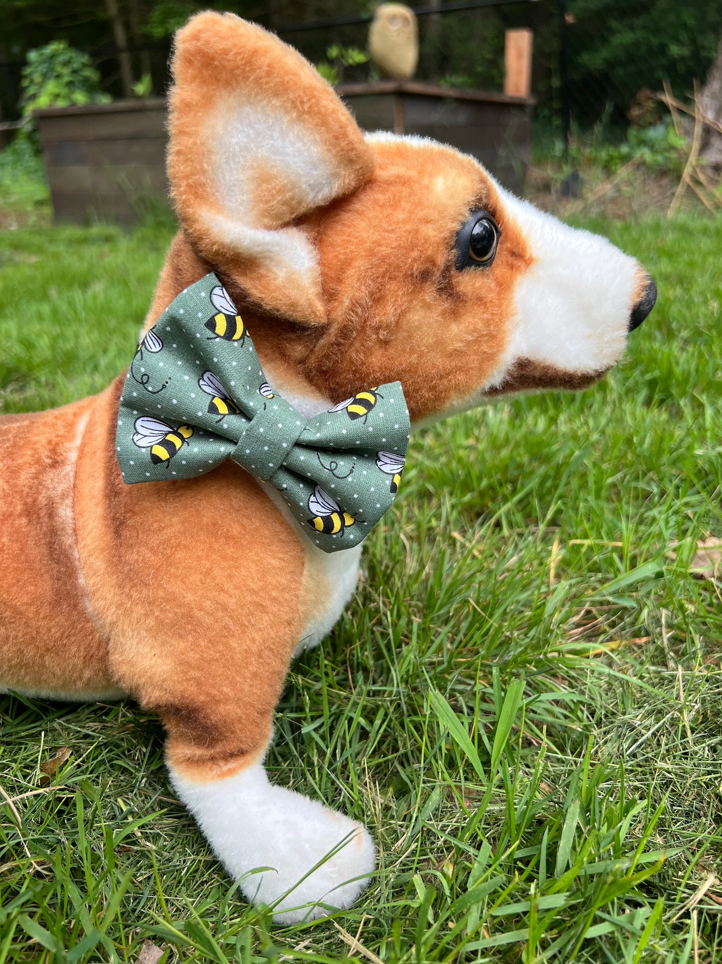 Green Bee Bow Tie